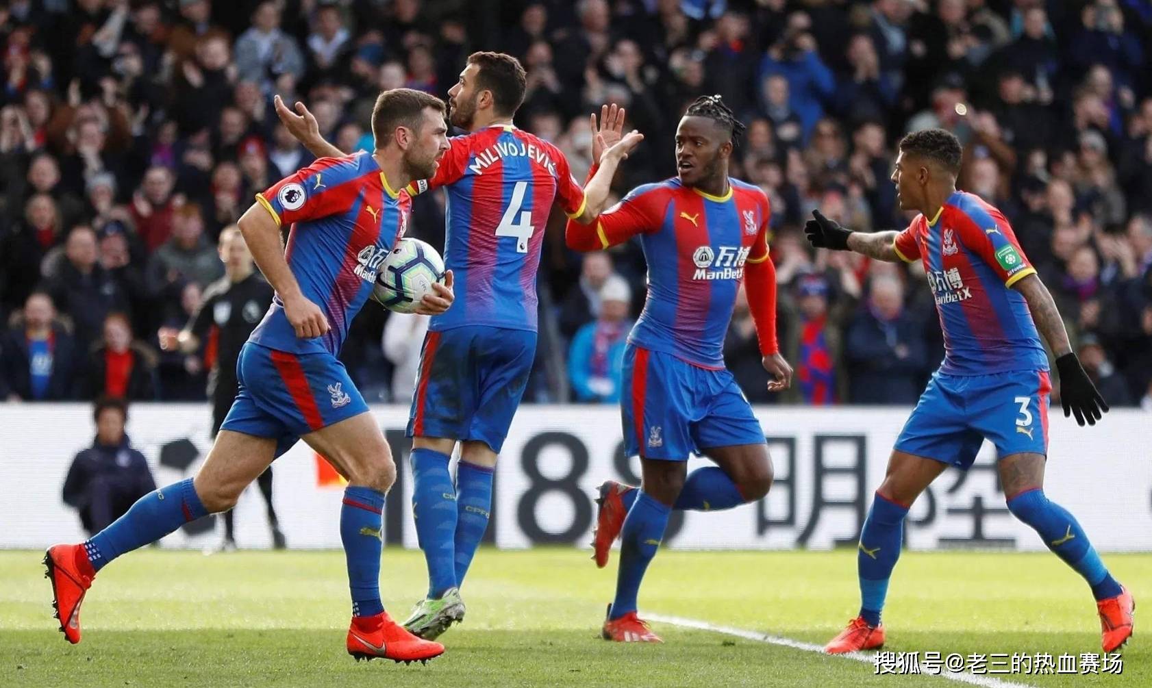 大兄弟这是足篮双修吗？非要拿足球的玩法 进篮球的筐.