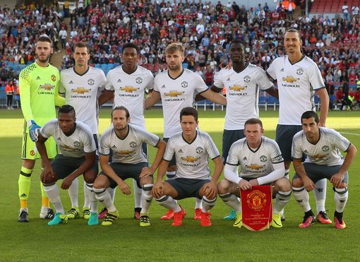 大兄弟这是足篮双修吗？非要拿足球的玩法 进篮球的筐.